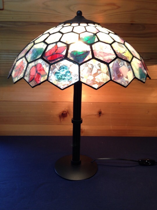 ステンドグラス ドーム型ランプシェード オレンジ色のステンドグラスに